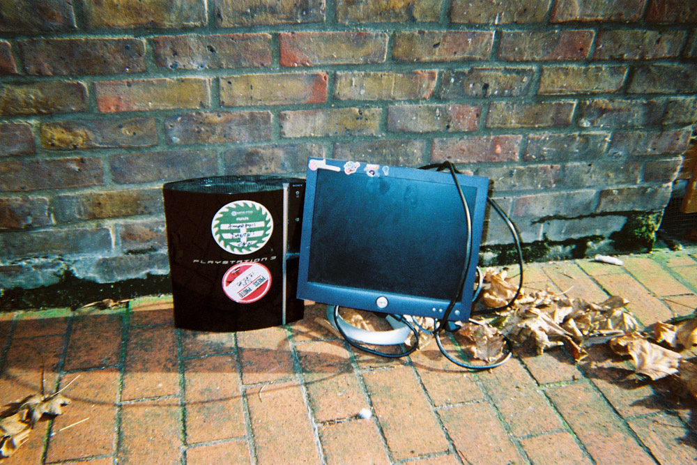 Francois Soulignac - London Streets, Screen computer and broken PS3