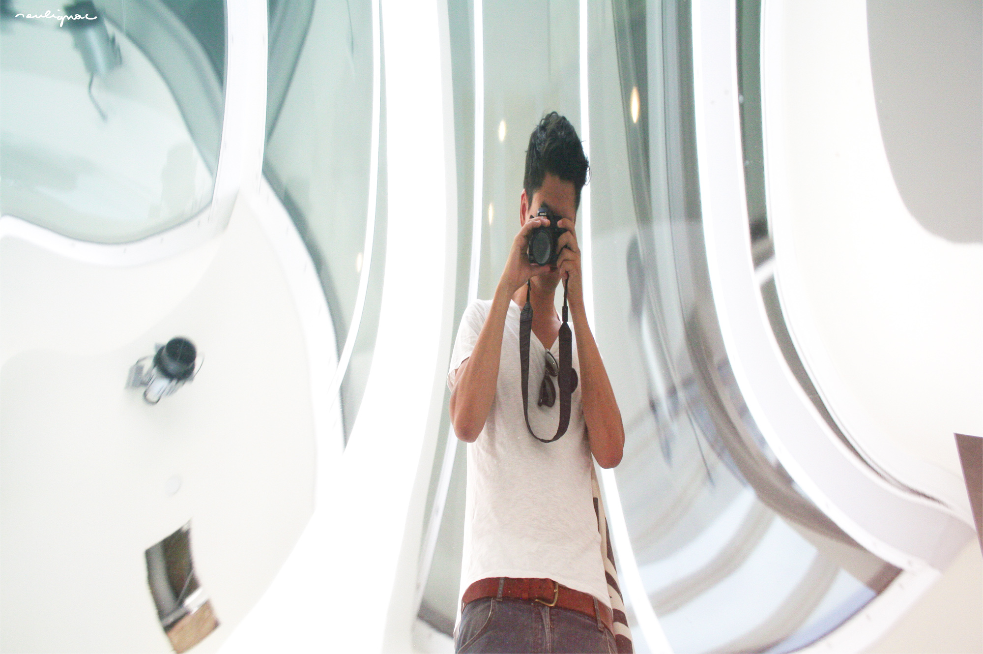 François Soulignac, Digital Creative specialized in new media & technologies. Photo location: MIT Cambridge - Massachusetts Institute of Technology - Stata Center Hall - Anish Kapoor Sculpture