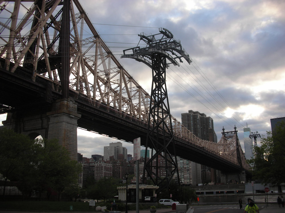 New York Architecture, Manhattan, Bridge, Roosevelt Island Aerial Tramway (Cable Car)
