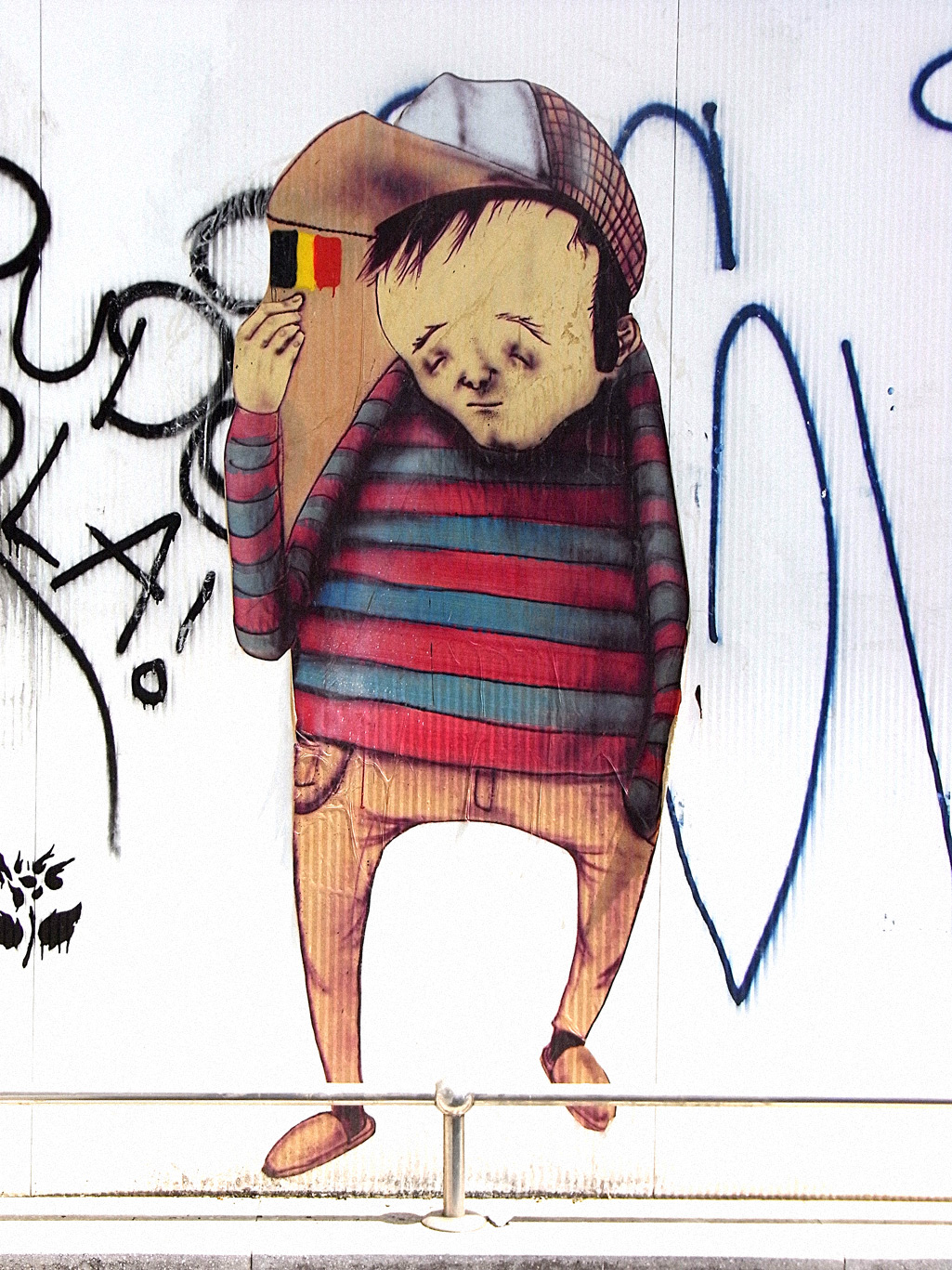 Francois Soulignac - Barcelona Street Art men with belgian flag in his hand