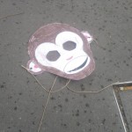Sad things on the Streets of Paris, Masque de singe pour enfant perdu