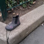 Sad things on the Streets of Paris, Chaussure bottine enfant perdue